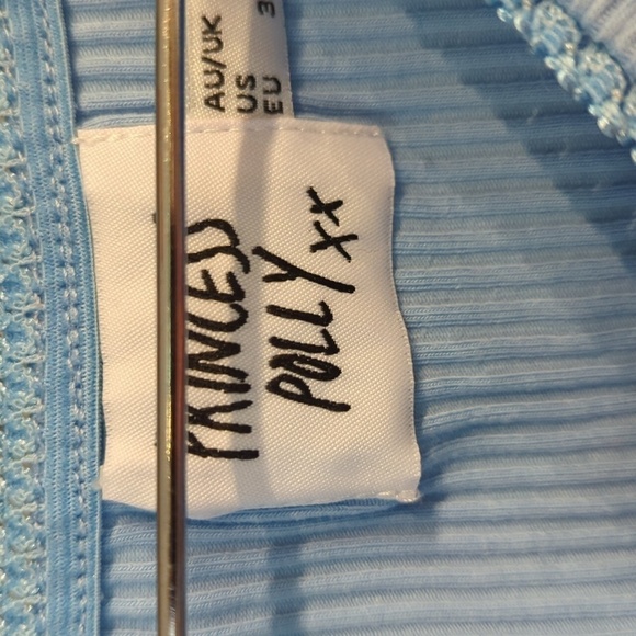 Princess Polly cinched crop light blue top size 2 - Picture 5 of 10